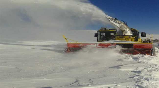 Kardan kapanan 87 mahallenin yolu açıldı