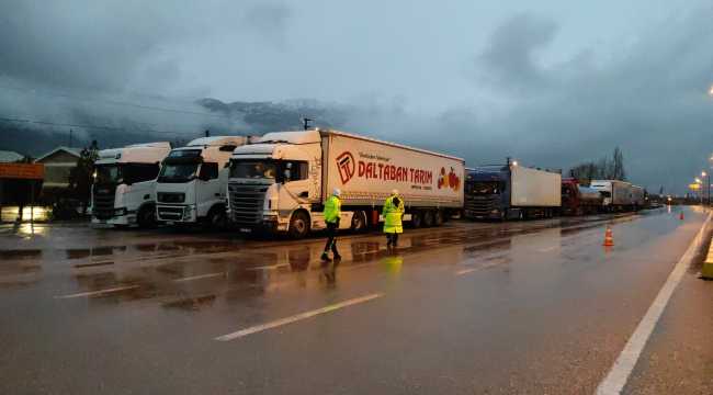 Konya'da kar yağışı ulaşımda aksamalara neden oluyor