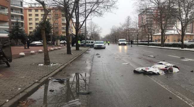 Gazete dağıtıcısı, otomobilin çarpması sonucu yaşamını yitirdi