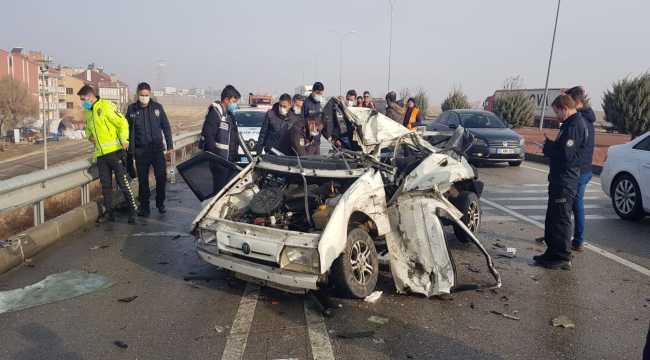 Kaza yapan araçlara çarptı! 1'i polis 3 kişi yaralandı