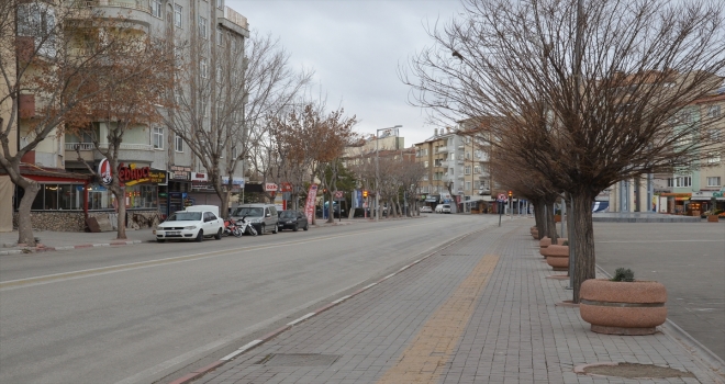 Konya ve çevre illerde sokağa çıkma kısıtlaması sonrası sessizlik hakim oldu