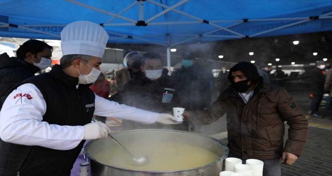 Melikgazi Belediyesinden pazar esnafına sıcak çorba ikramı 