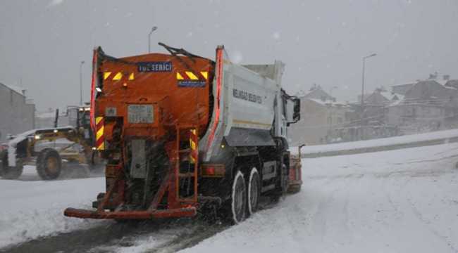 Melikgazi'de kar temizleme ve tuzlama ekipleri göreve hazır