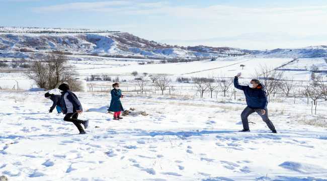 Bakan Selçuk EBA Mobil Destek Aracında öğrencilerle buluştu