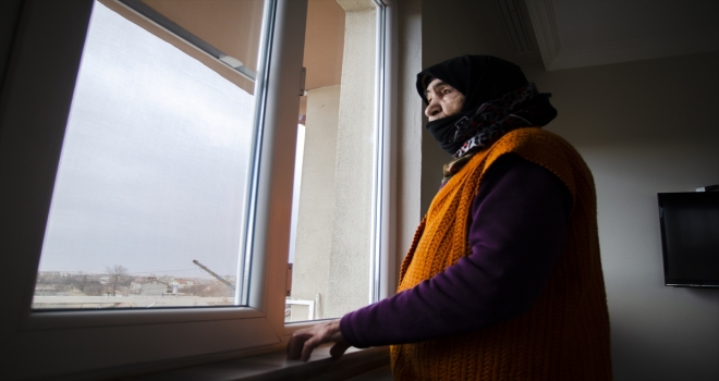 Nazife nine eşine özlemle pazar tezgahında 