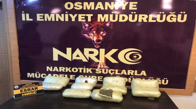 Sırt çantalarında uyuşturucuyla yakalandılar