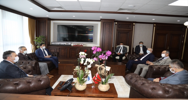 Rektörler Aydınlı ve Şarlı, Çubuk Belediye Başkanı Demirbaş'ı ziyaret etti