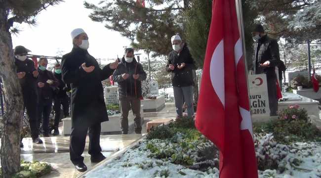 Şehit özel harekat polisi Mahmut Bilgin kabri başında anıldı