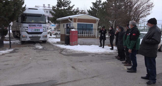 Sivas İHH, Suriye'ye insani yardım malzemesi gönderdi