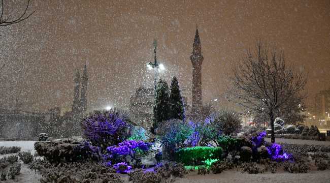 Sivas'ta yoğun kar yağışı etkili oluyor