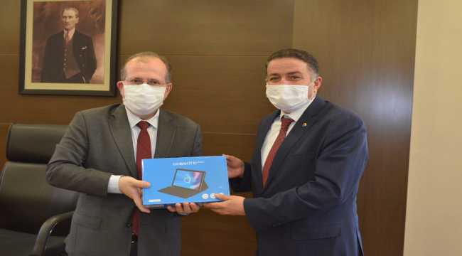 TOBB, ihtiyaç sahibi öğrenciler için Ilgın'a tablet gönderdi