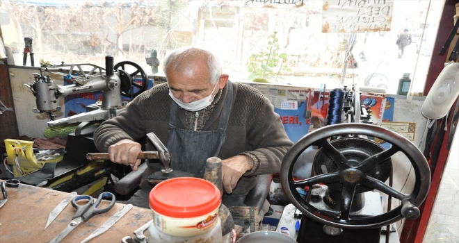 Yozgat'ta 69 yıldır eski ayakkabılara 