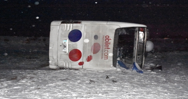 Aksaray'da devrilen yolcu otobüsünde 22 kişi yaralandı