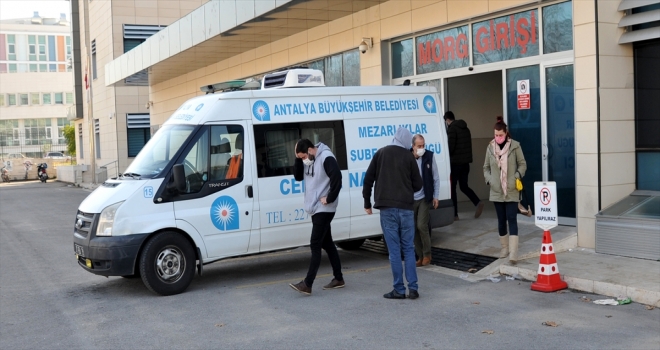 Antalya'da falezlerden düşerek ölen kadının cenazesi ailesine teslim edildi