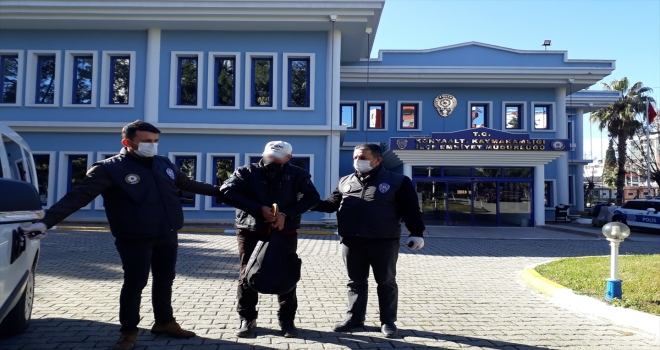 Antalya'da heykelleri balyozla kırdığı iddia edilen şüpheli yakalandı 