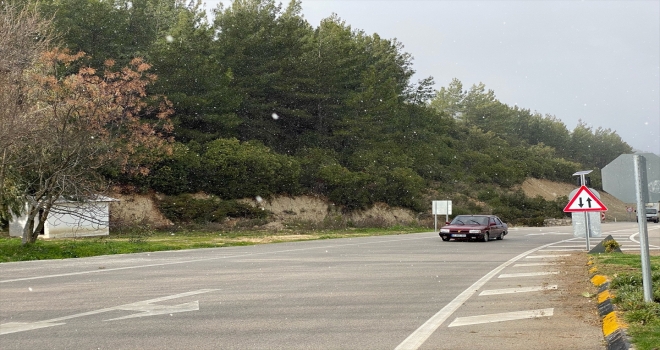 Antalya'nın Kaş ilçesine kar yağdı