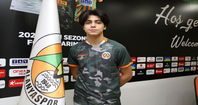 Aytemiz Alanyaspor, genç futbolcular Furkan Bayır ve Muhammet Arda Uzun'u transfer etti