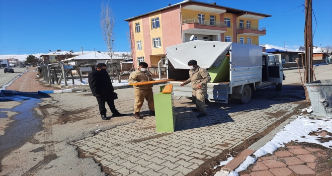Bahşılı'da sahipsiz hayvanlar için cadde ve sokaklara beslenme ünitesi konuldu
