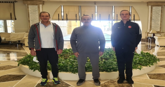 Bakan Çavuşoğlu'ndan olimpiyat hazırlıklarını sürdüren Kadın Milli Tekvando Takımı'na ziyaret