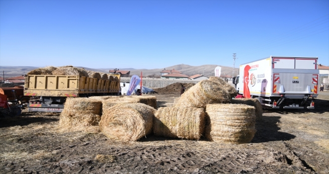 Balyaları yanan çiftçiye devletten 20 ton saman