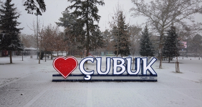 Çubuk’ta kar etkili oluyor