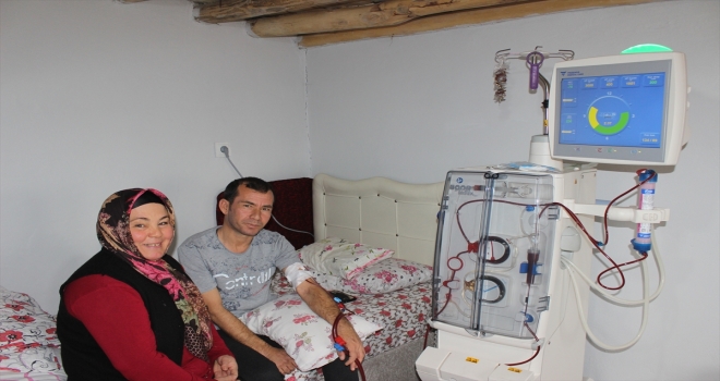 Diyalize girerken tanışan böbrek hastası çift birlikte hayata tutunuyor