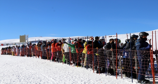 Erciyes'te pistler kayakseverlerle doldu