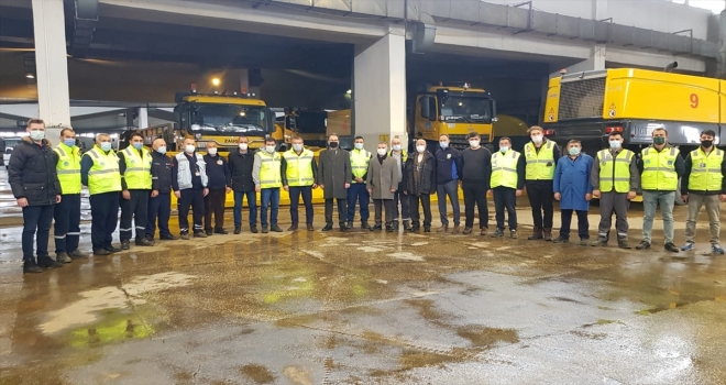 Esenboğa Havalimanı'na sorunsuz inen pilotlardan karla mücadele ekiplerine teşekkür