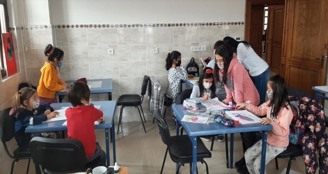 Kaman Gençlik Merkezi'nde Kovid-19 sürecinde resim kurslarına devam ediliyor