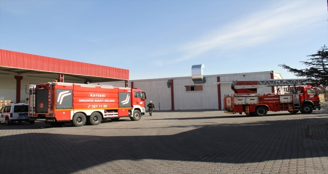 Kayseri'de iplik fabrikasında çıkan yangında 4 işçi dumandan etkilendi 