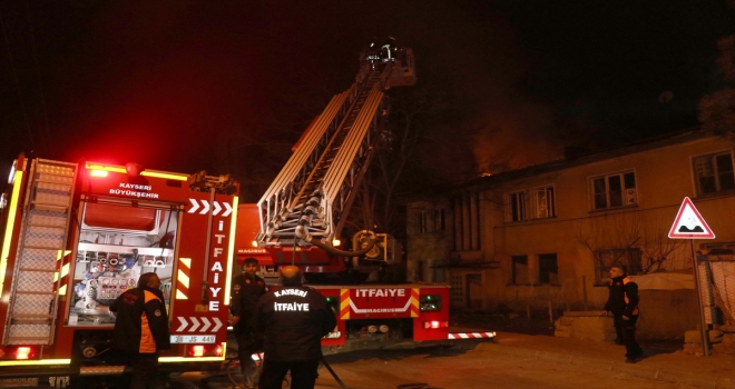 Kayseri'de metruk bir ev aynı gece iki kez yakıldı