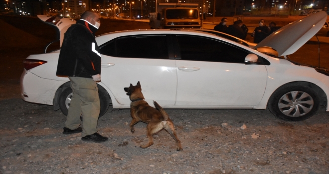 Kayseri'de polisi görünce otomobil ile kaçmaya çalışan sürücü ehliyetsiz çıktı