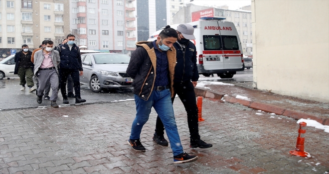 Kayseri'de terör örgütü DEAŞ üyesi 4 zanlı adliyeye sevk edildi