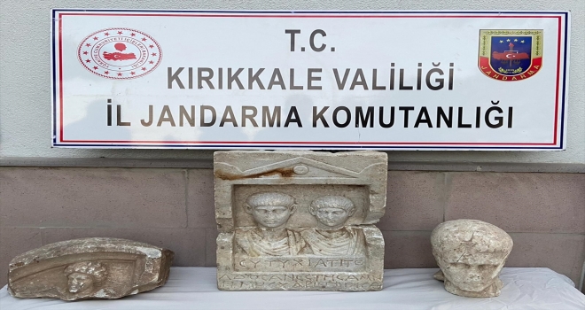 Kırıkkale'de lahit parçaları ile heykel başını satmaya çalışan 2 şüpheli yakalandı