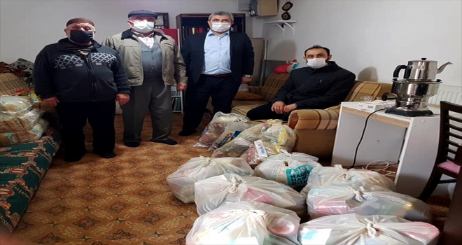Kırşehir'de iki imam ihtiyaç sahiplerinin yardımına koşuyor