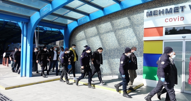 Konya'da bir kişinin öldüğü, 7 kişinin yaralandığı silahlı kavgayla ilgili gözaltına alınan 14 zanlı adliyede