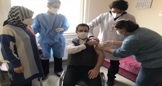 Koyulhisar Kaymakamı Doğan Kovid-19 aşısı oldu