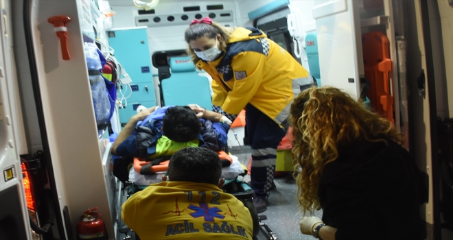 Polisten kaçmaya çalışan sürücünün tabancayla kendini yaraladığı iddia edildi