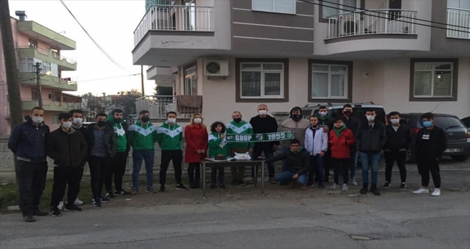 Serik'te bir grup taraftar, otizmli Kuzey Kaan Saka için doğum günü sürprizi yaptı