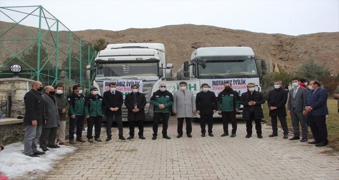 Sivas İHH, Suriye'ye insani yardım malzemesi gönderdi