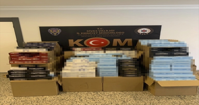 Sivas'ta yolcu otobüsünde 300 bin makaron ele geçirildi