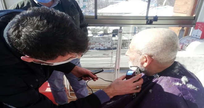 Sorgun'da yaşlılara evde berber hizmeti