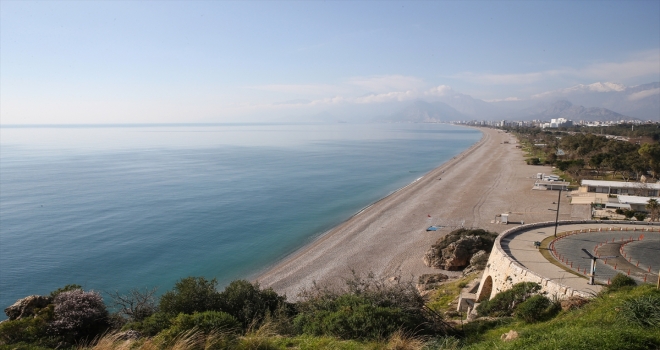 Turizm merkezleri Antalya ve Muğla sokağa çıkma kısıtlamasıyla sessizliğe büründü