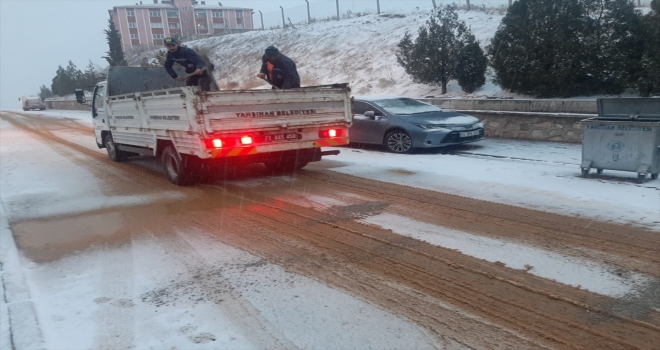 Yahşihan Belediyesinin karla mücadele çalışmalarına devam ediyor