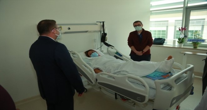 Yozgat Valisi Polat, hastası tarafından darbedilen doktoru ziyaret etti