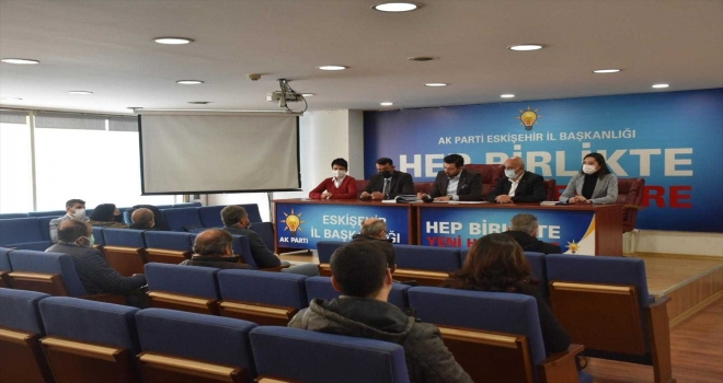 AK Parti Tepebaşı İlçe Başkanı Hakan Çizmelioğlu, mahalle temsilcileriyle bir araya geldi
