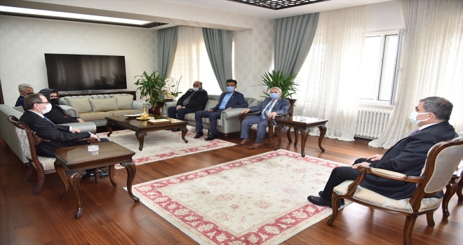 Karaman Muhtarlar Derneği yeni yönetiminden Vali Işık'a ziyaret