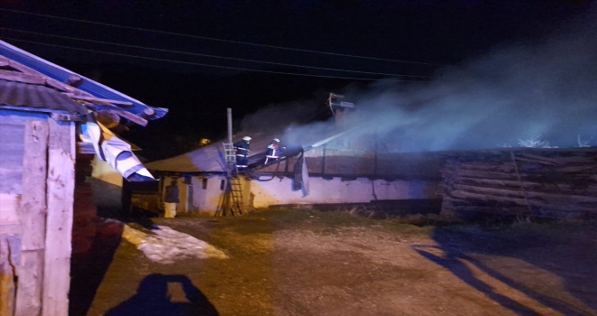 Koyulhisar'da ev yangını