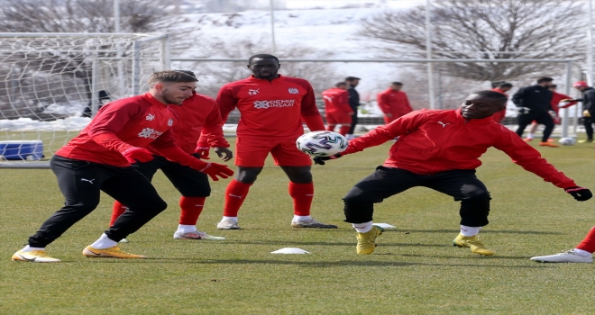 Sivasspor Teknik Direktörü Çalımbay, Göztepe maçını final olarak görüyor