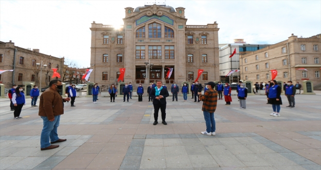 Aksaray Valisi Aydoğdu, ünlü sanatçılarla Yunus Emre'nin 